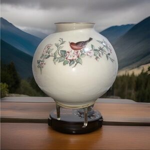 LENOX ⭐️ “Serenade” vase 7"‎ Vase Serenade by LENOX Discontinued 24K Gold set